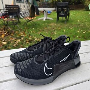 Nike Metcon 9 EasyOn training shoes (Black/Gray) Size 11